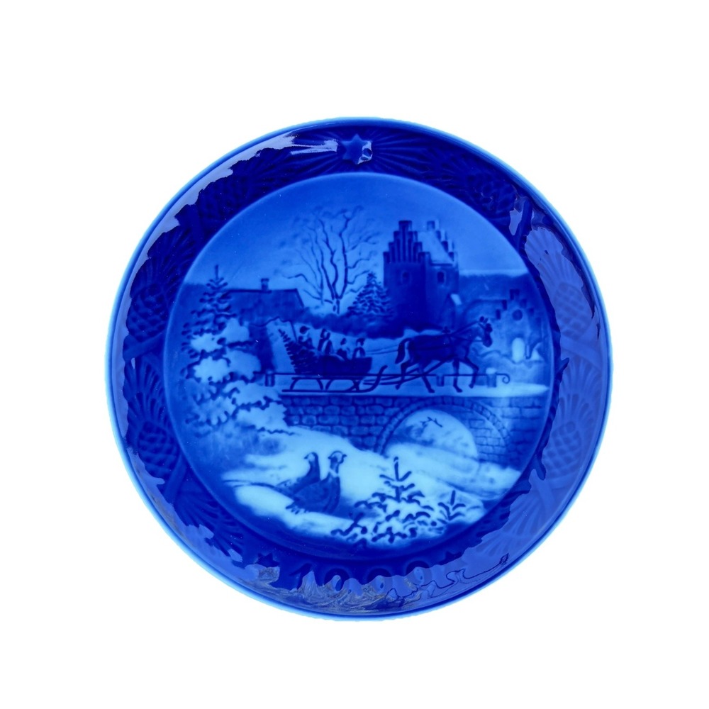 1999 Royal Copenhagen Christmas Plate The Sleigh Ride New In Box with COA